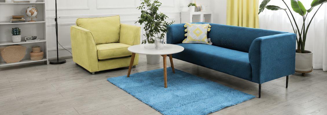 Najlepši plavi tepisi za dnevnu sobu – 5 modela koji osvežavaju prostor