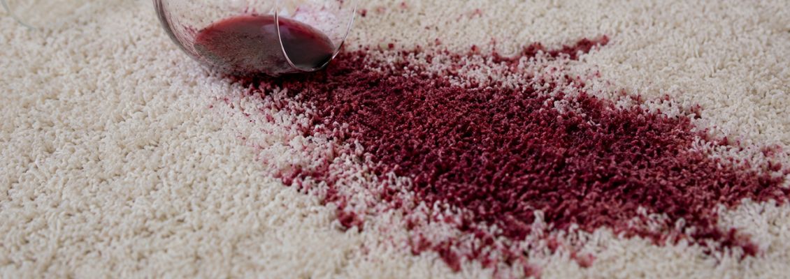 Najefikasniji načini za skidanje fleka od vina sa svetlih tepiha