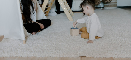 Reljefni i čupavi tepisi – idealno dizajnersko rešenje za zimski dekor doma